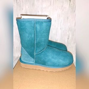 NWT UGG Classic Short II (Sagebrush)